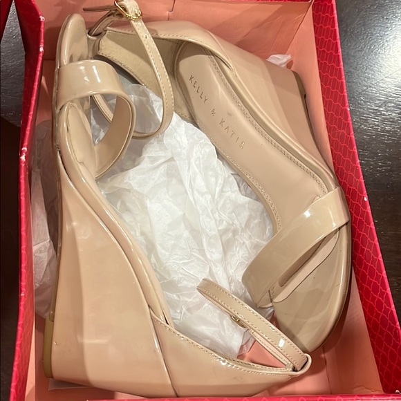 Kelly & Katie Women's Addison Cream Wedge Sandals in a Natural color size 7 - Picture 11 of 11